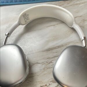Apple Silver Wireless Headphones